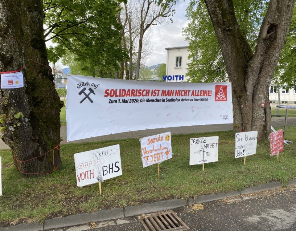 Banner vor dem Voithwerk Sonthofen, welches man zur Solidaritätsbekundung unterschreiben kann.